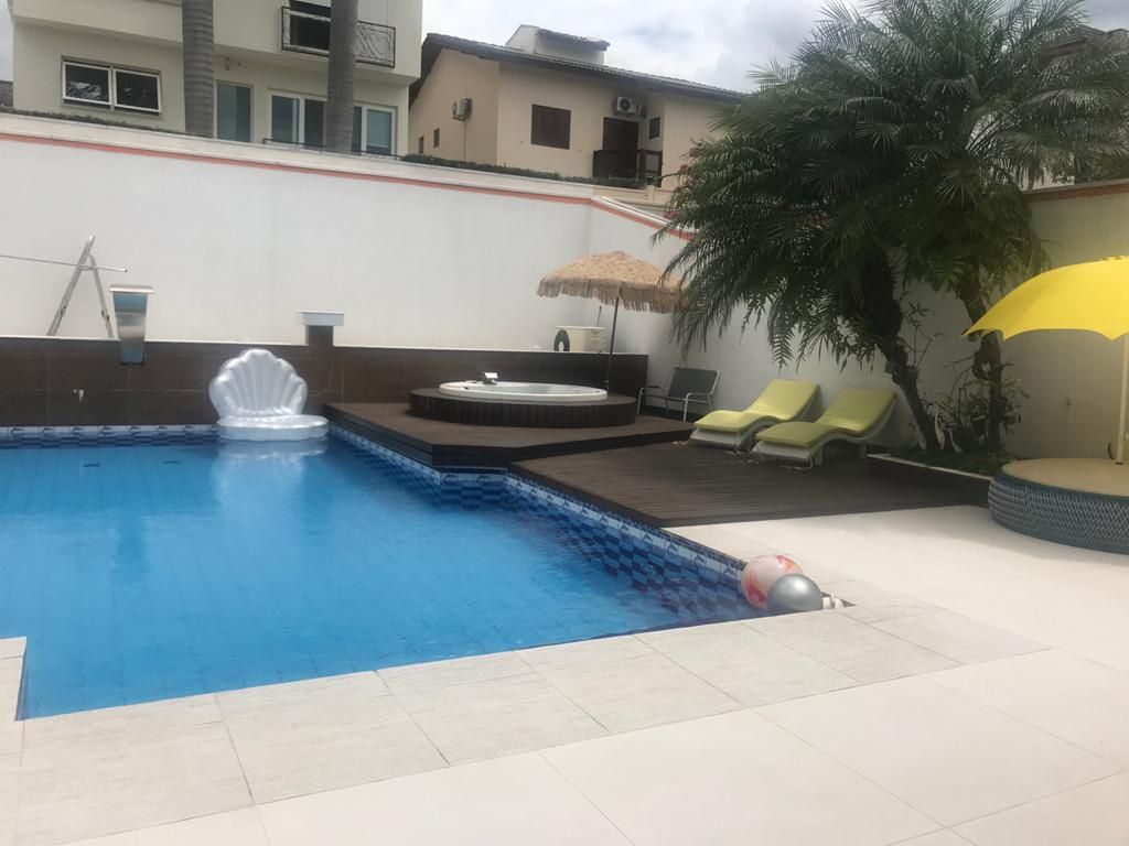 Sala de estar casa à venda em Alphaville Residencial 4, Alphaville, Santana de Parnaíba — 4 suítes, 850 m² — imagem 2 de 10