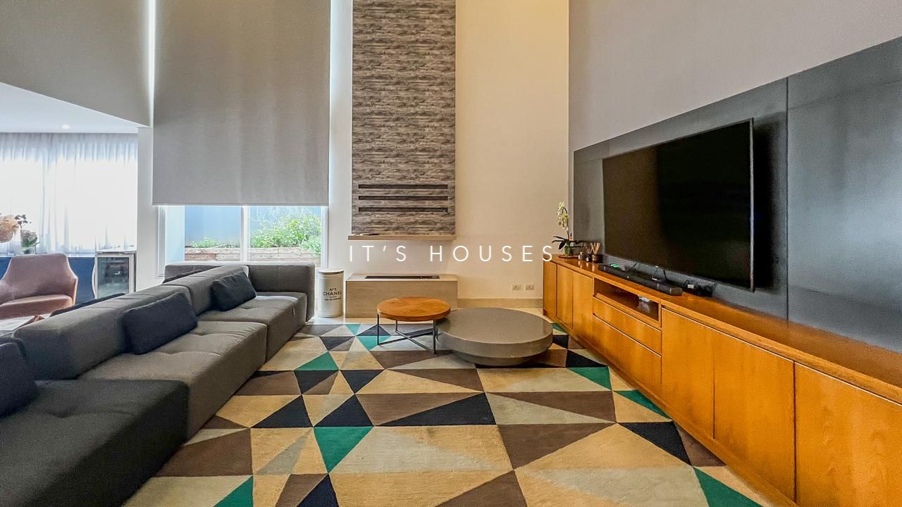 Sala de estar casa à venda em Campos do Conde, Alphaville, Santana de Parnaíba — 5 suítes, 598 m² — imagem 2 de 34