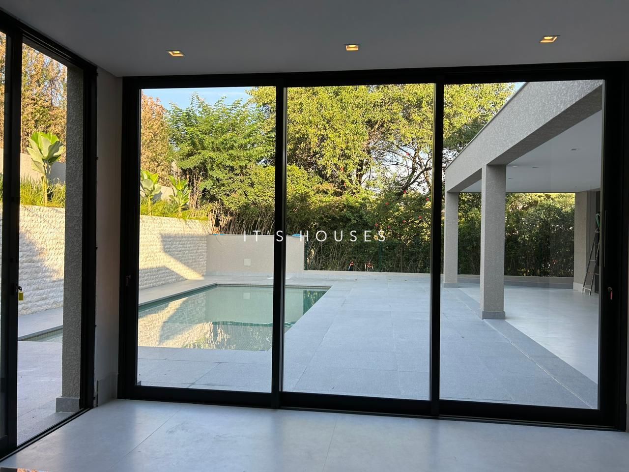 Fachada casa à venda em 18 do Forte, Alphaville, Santana de Parnaíba — 4 suítes, 753 m² — imagem 1 de 15