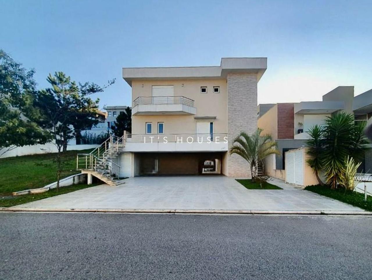 Fachada casa à venda em Villa Solaia , Alphaville, Barueri — 3 suítes, 420 m² — imagem 1 de 10