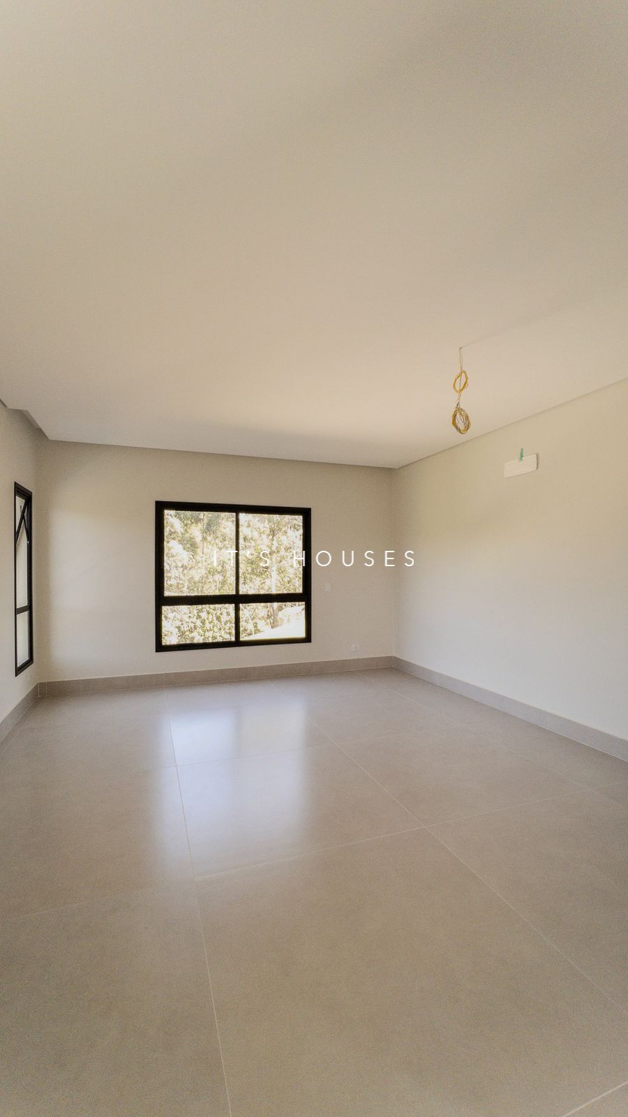 Sala de estar casa à venda em Itahye Residencial, Alphaville, Barueri — 5 suítes, 509 m² — imagem 2 de 30