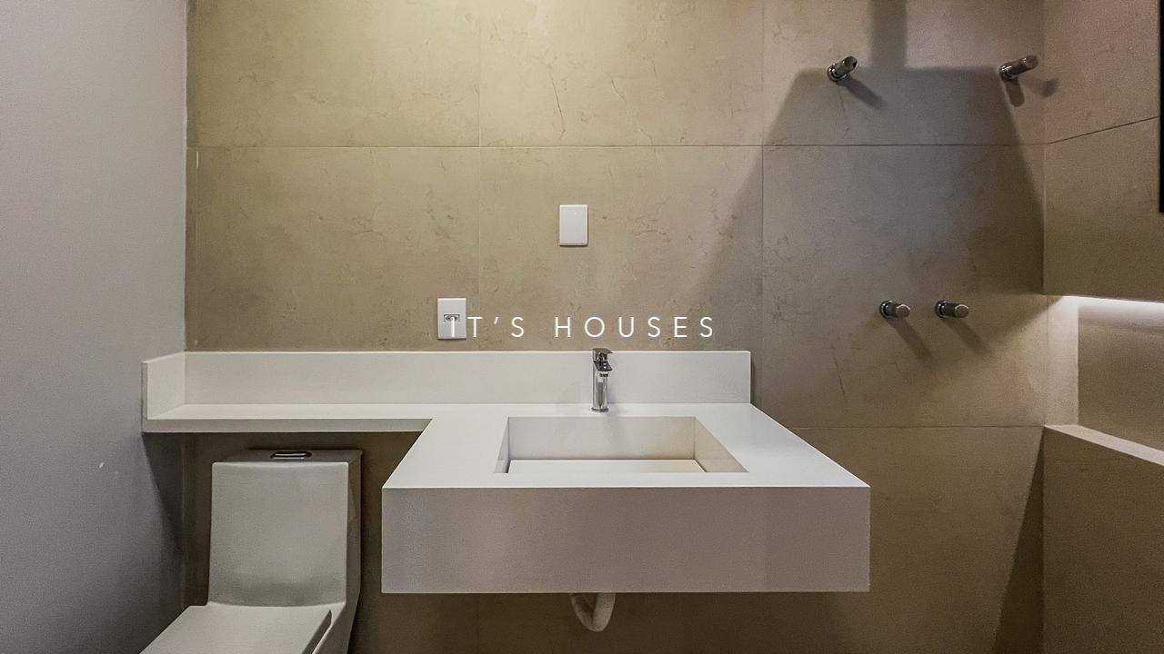 Cozinha e área gourmet casa à venda em Itahye Residencial, Alphaville, Barueri — 5 suítes, 420 m² — imagem 3 de 23