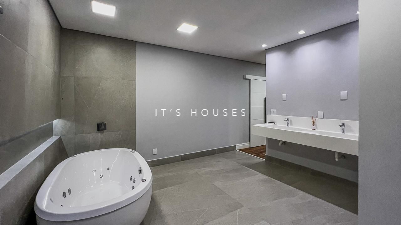 Piscina e área externa casa à venda em Itahye Residencial, Alphaville, Barueri — 5 suítes, 420 m² — imagem 5 de 23