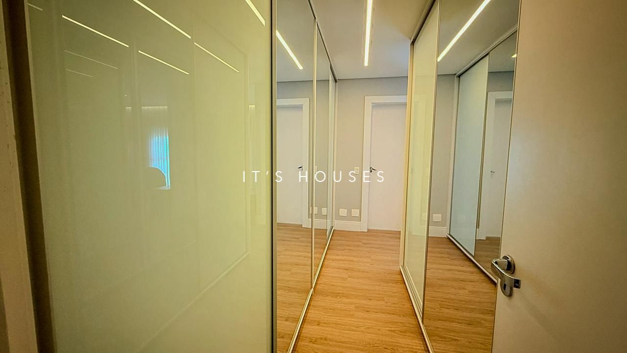 Sala de estar apartamento à venda em Eredita, Alphaville, Santana de Parnaíba — 3 suítes, 202 m² — imagem 2 de 15
