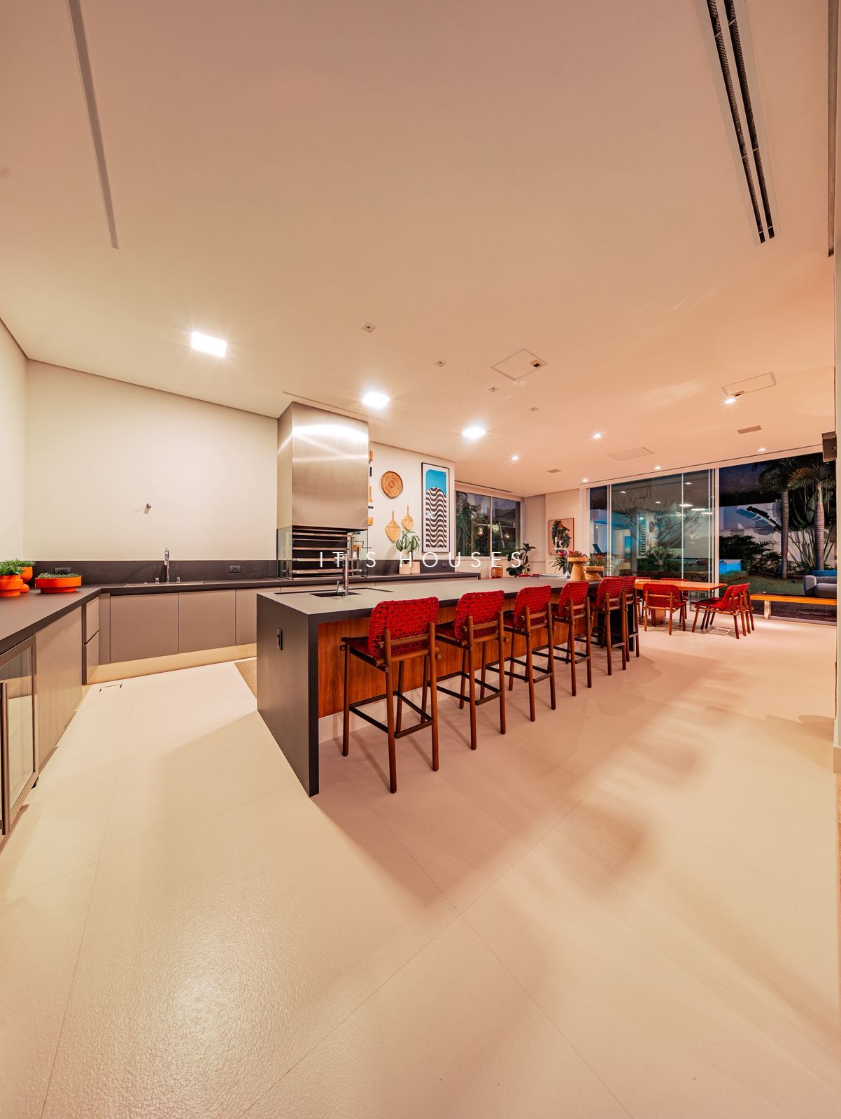 Cozinha e área gourmet casa à venda em Alphaville Residencial 1, Alphaville, Barueri — 5 suítes, 1280 m² — imagem 3 de 31