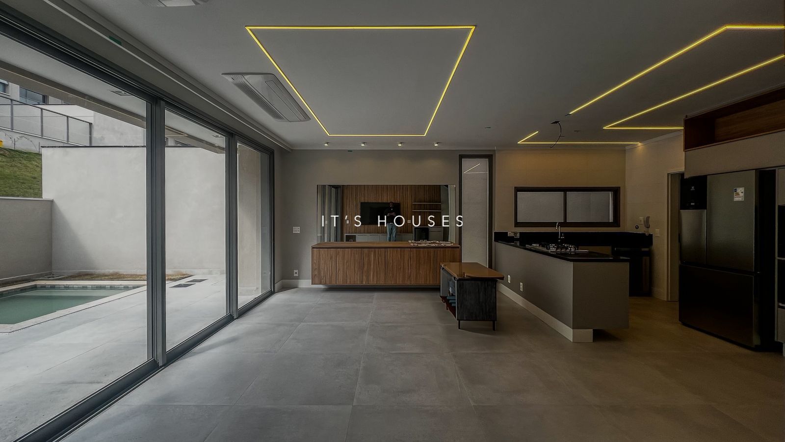 Sala de estar casa à venda em Condominio Singular, Alphaville, Santana de Parnaíba — 3 suítes, 230 m² — imagem 2 de 18