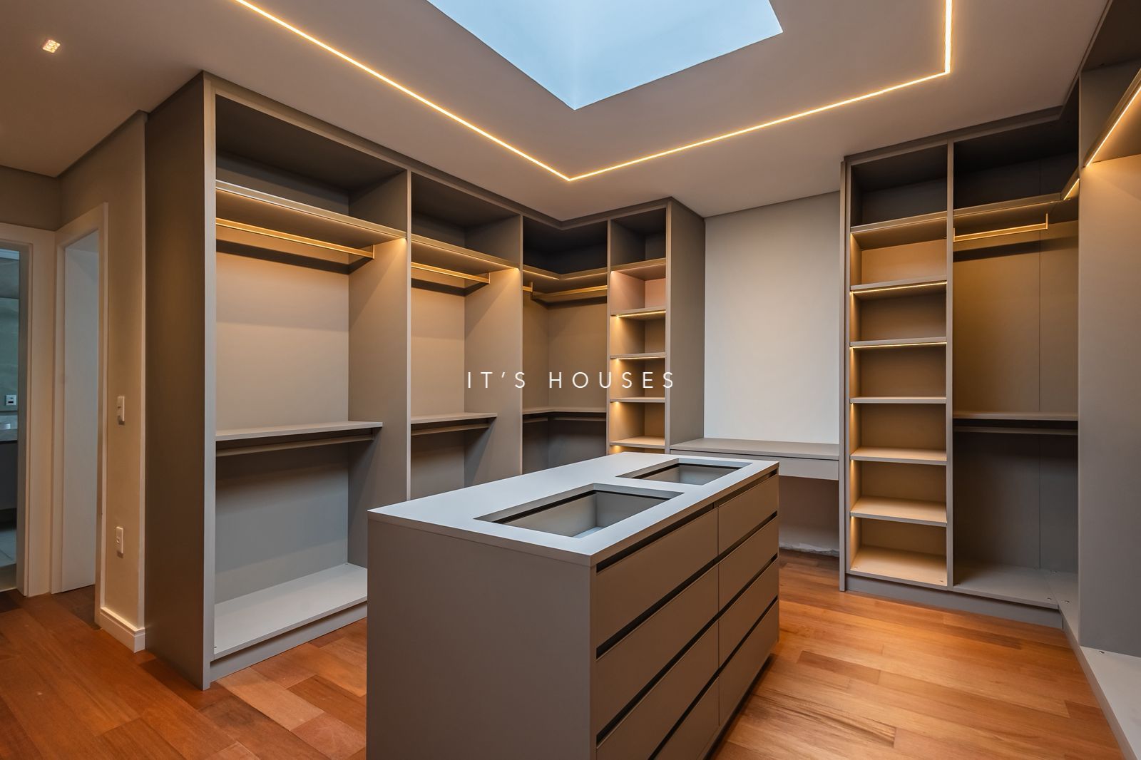 Área de convivência casa à venda em Alphaville Residencial 0, Alphaville, Barueri — 5 suítes, 561 m² — imagem 6 de 12