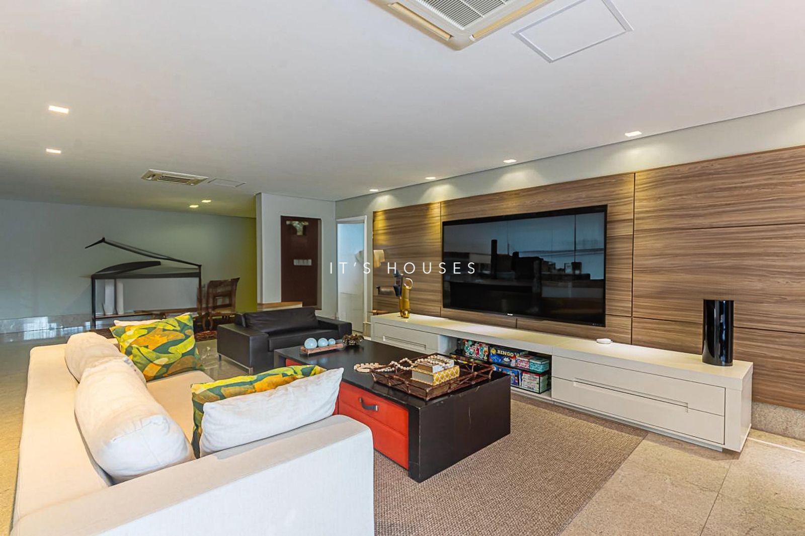Suíte principal casa à venda em Tambore 2, Alphaville, Santana de Parnaíba — 4 suítes, 1056 m² — imagem 4 de 29