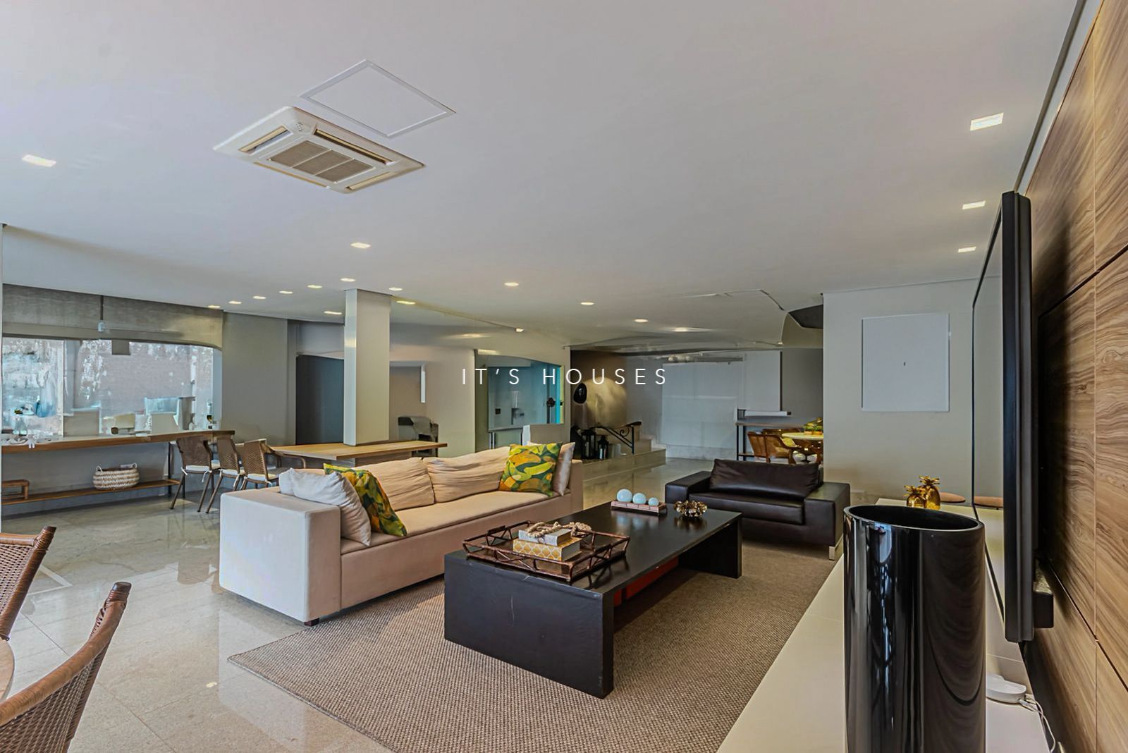 Área de convivência casa à venda em Tambore 2, Alphaville, Santana de Parnaíba — 4 suítes, 1056 m² — imagem 6 de 29