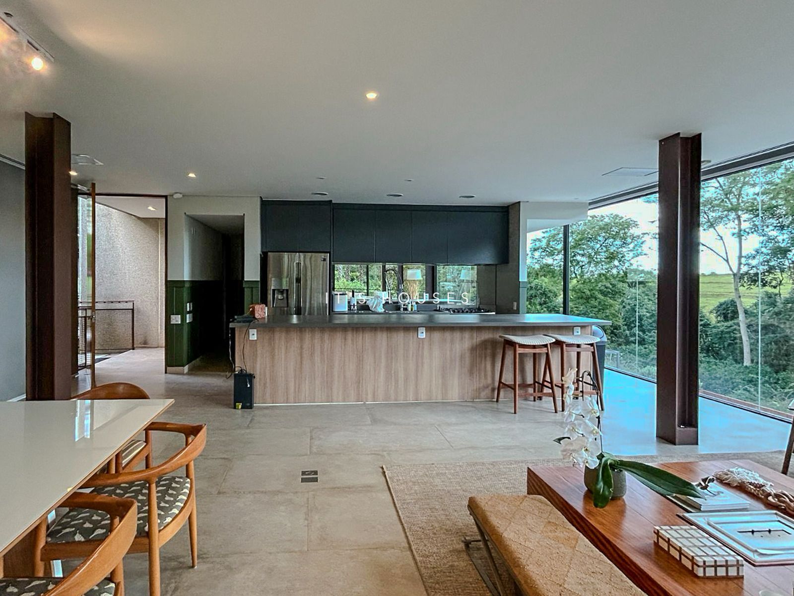 Cozinha e área gourmet casa à venda em Fazenda Boa Vista Porto Feliz, Fazenda Boa Vista, Porto Feliz — 5 suítes, 600 m² — imagem 3 de 17