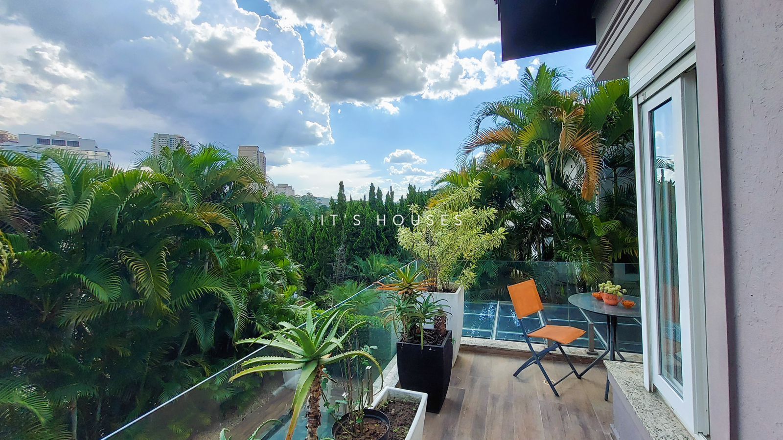 Fachada casa à venda em 18 do Forte, Alphaville, Santana de Parnaíba — 4 suítes, 490 m² — imagem 1 de 25
