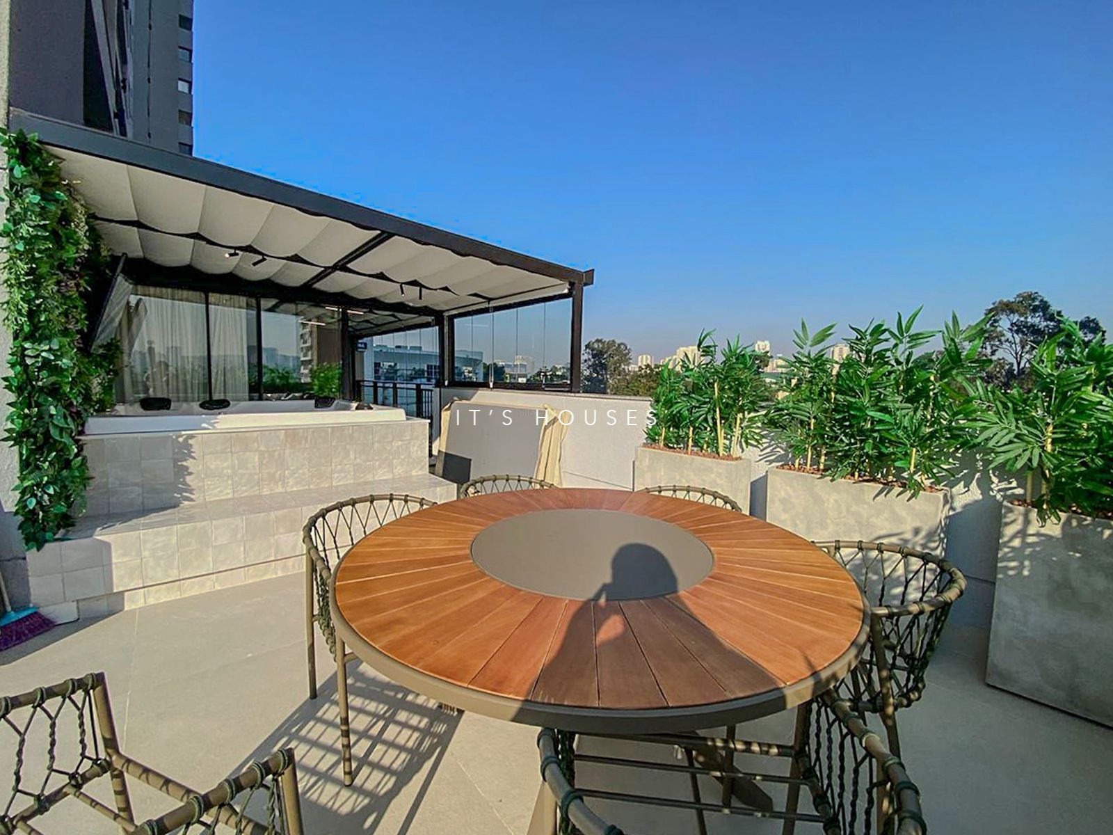 Cozinha e área gourmet apartamento à venda em Aruana, Alphaville, Barueri — 2 suítes, 12652 m² — imagem 3 de 28