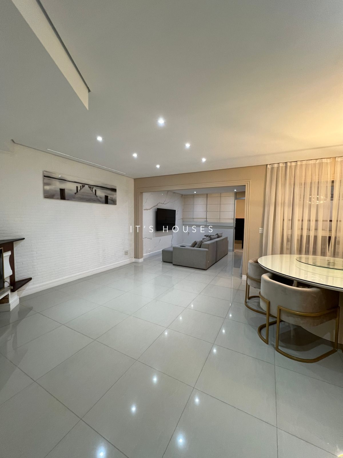 Sala de estar casa à venda em Tambore 4, Alphaville, Santana de Parnaíba — 1 suíte — imagem 2 de 28