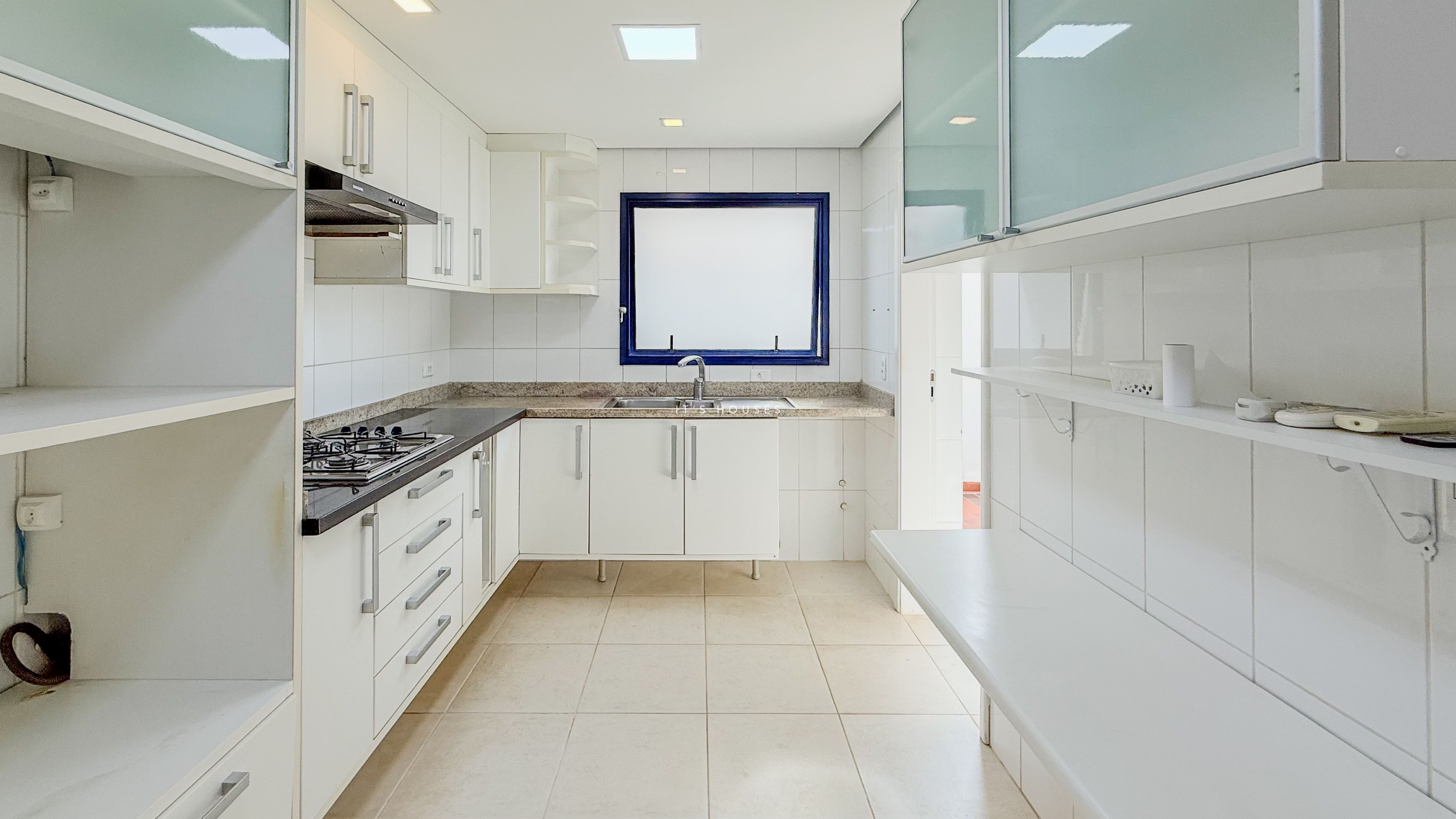 Área de convivência casa à venda em Tambore 6, Alphaville, Santana de Parnaíba — 1 suíte, 185 m² — imagem 6 de 16
