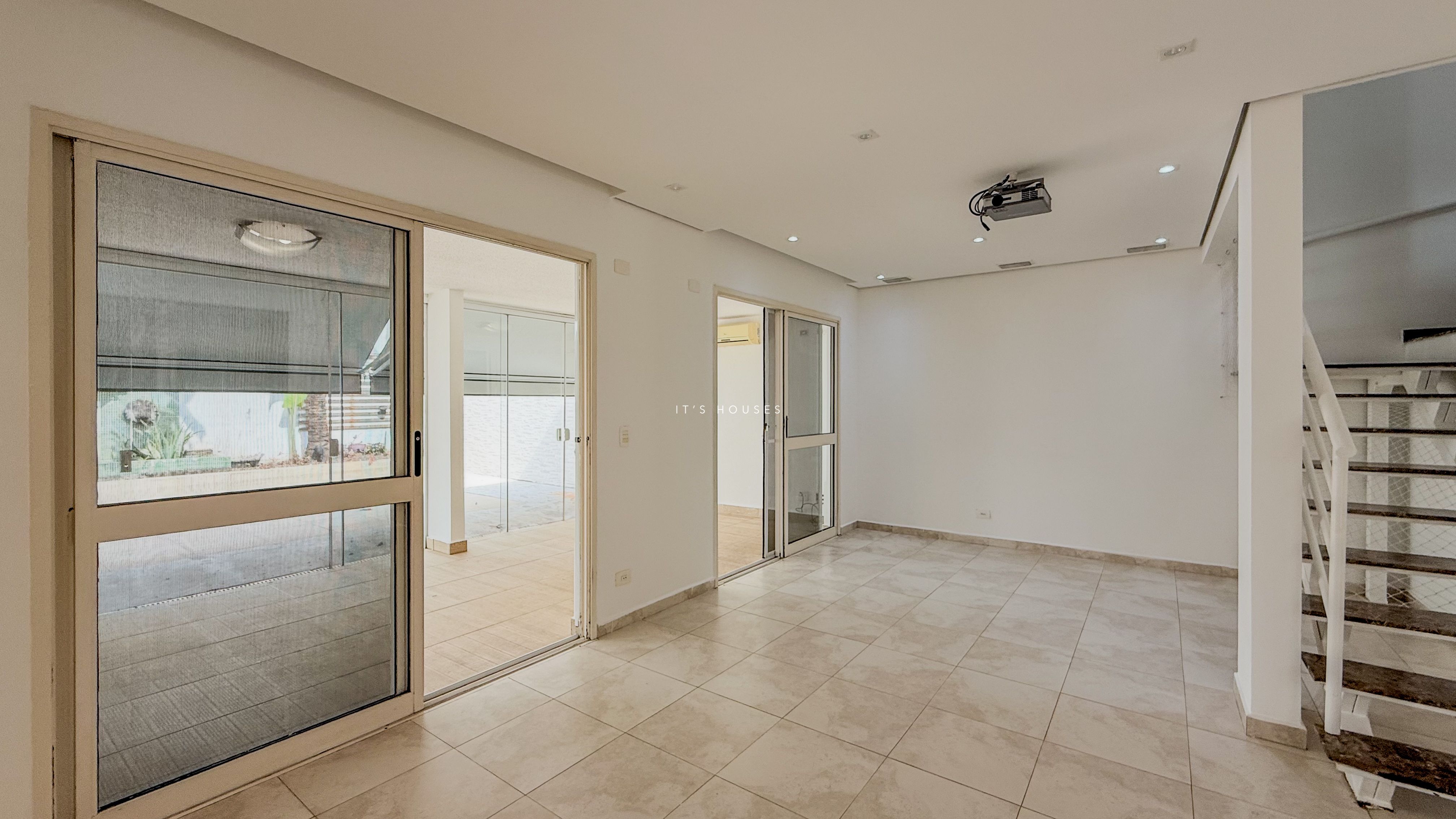 Cozinha e área gourmet casa à venda em Tambore 6, Alphaville, Santana de Parnaíba — 1 suíte, 185 m² — imagem 3 de 16