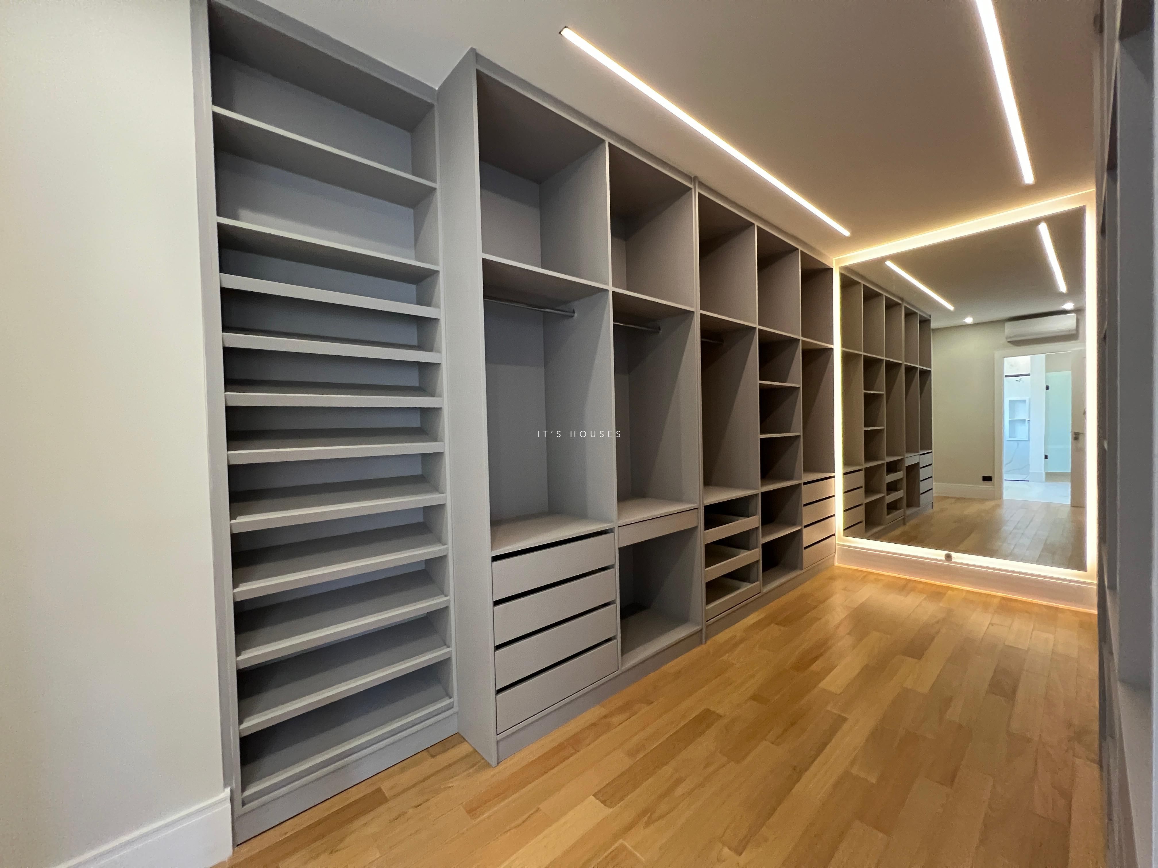 Sala de estar casa à venda em Alphaville Residencial 1, Alphaville, Barueri — 5 suítes, 1120 m² — imagem 2 de 23