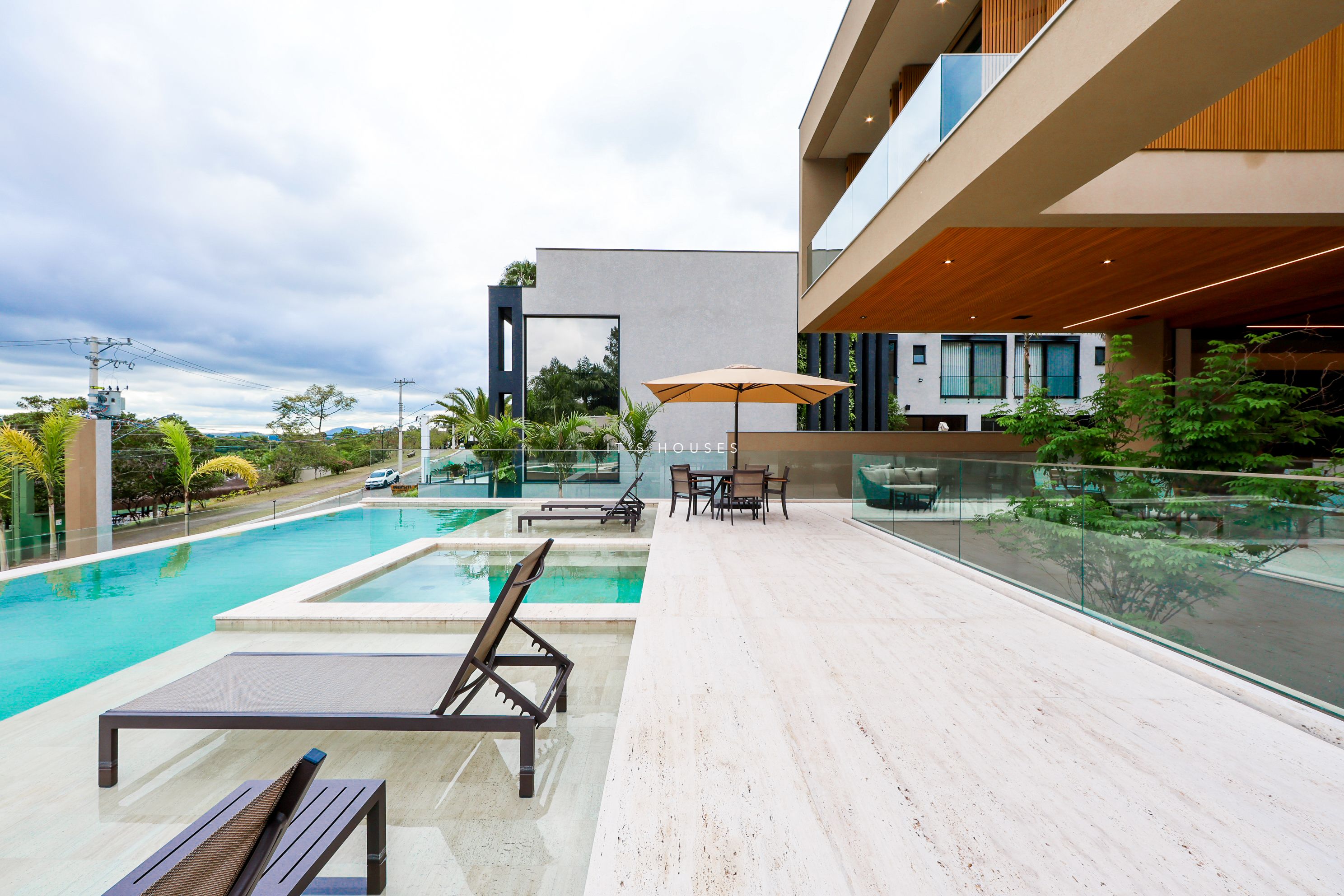 Cozinha e área gourmet casa à venda em Tambore 2, Alphaville, Santana de Parnaíba — 5 suítes, 931 m² — imagem 3 de 39