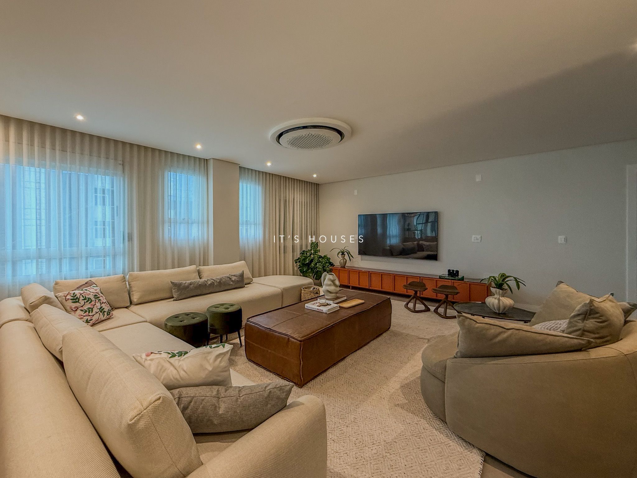 Cozinha e área gourmet apartamento à venda em Edificio Vogue, Alphaville, Barueri — 5 suítes — imagem 3 de 46