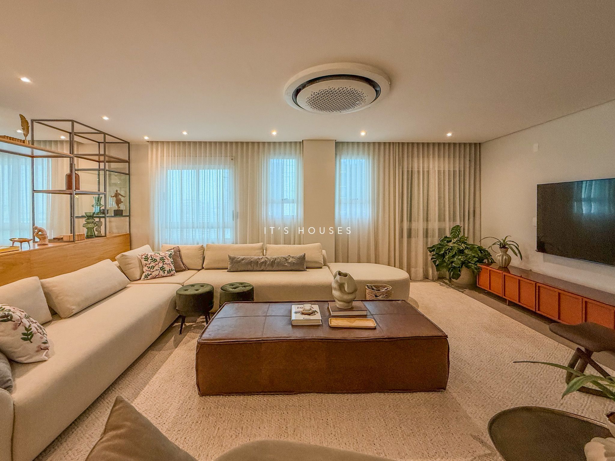 Suíte principal apartamento à venda em Edificio Vogue, Alphaville, Barueri — 5 suítes — imagem 4 de 46