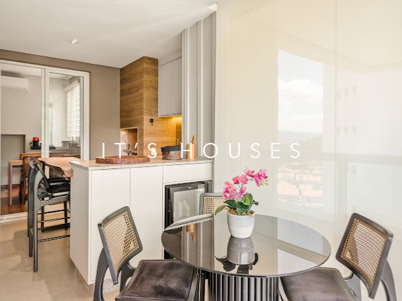 Sala de estar apartamento à venda em Condominio Penthouses, Alphaville, Santana de Parnaíba — 3 suítes, 280 m² — imagem 2 de 33