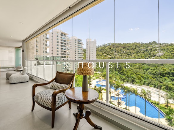 Suíte principal apartamento à venda em Condominio Penthouses, Alphaville, Santana de Parnaíba — 3 suítes, 280 m² — imagem 4 de 33